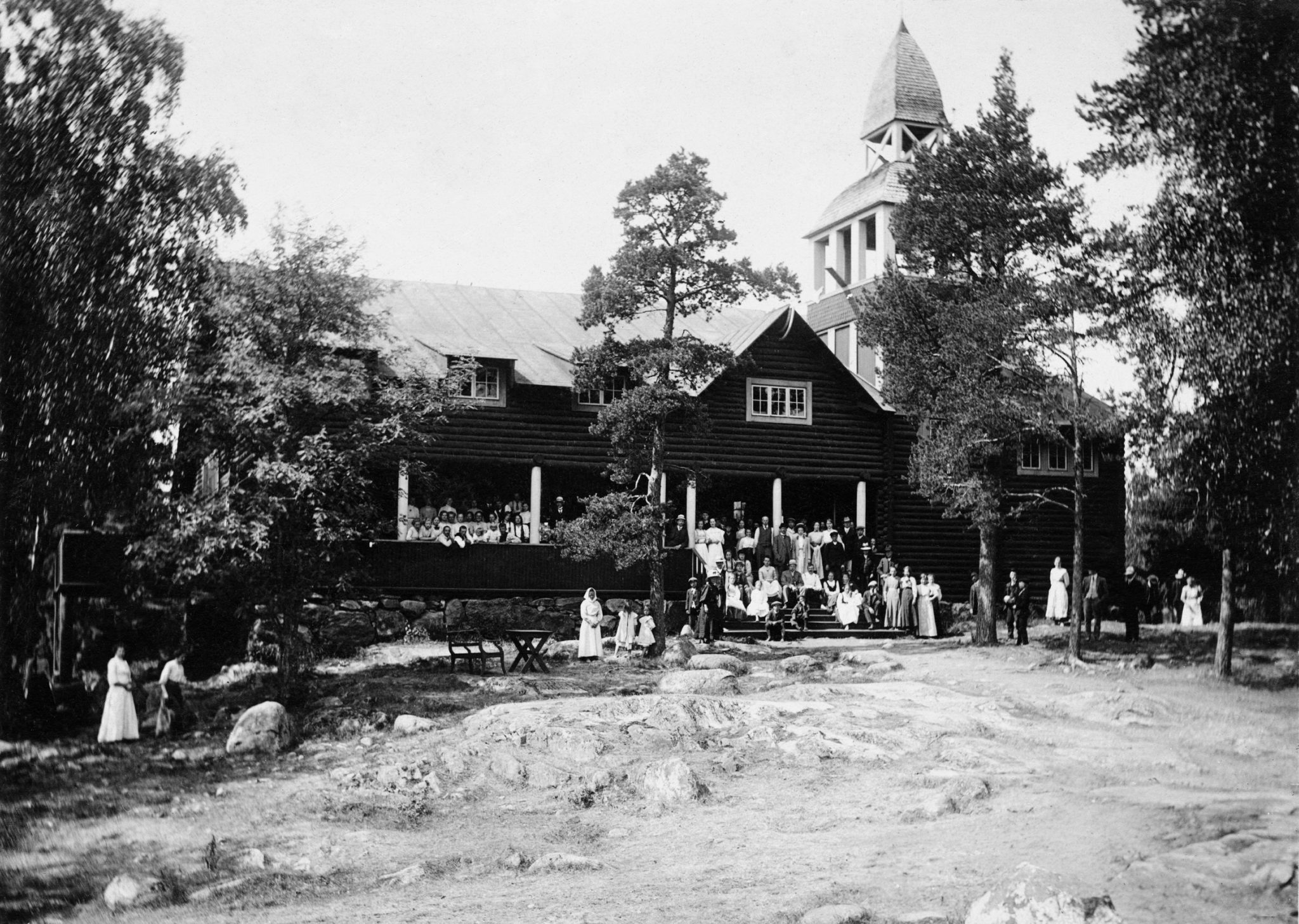 Lammassaareen vuonna 1905 Raittiusyhdistys Koiton rakentama Pohjolan Pirtti. Rakennukseen tehtiin kahvilasiipi 1930-luvulla. Kuvaaja tuntematon, Helsingin kaupunginmuseo.